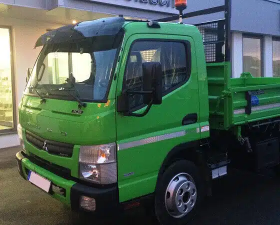 LOOK-ALIKE Sonnenblende für Fuso Canter, C-Fahrerhaus Acrylglas inkl. Halter und Befestigungsmaterial für abc aeroline